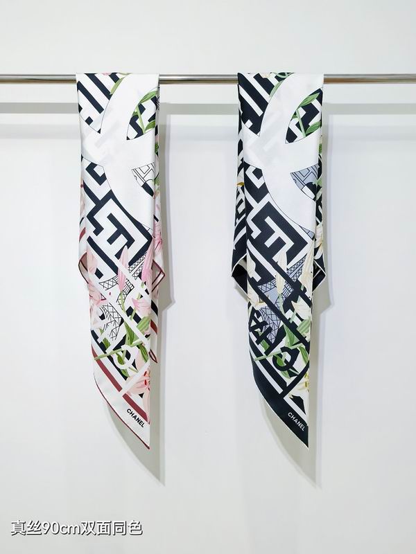 Chanel silk scarf hm44